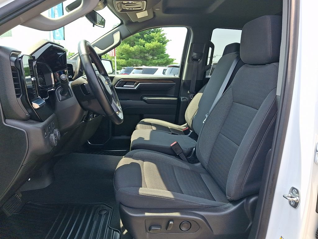 Certified 2025 Chevrolet Silverado 1500 LT AWD/4WD image 17