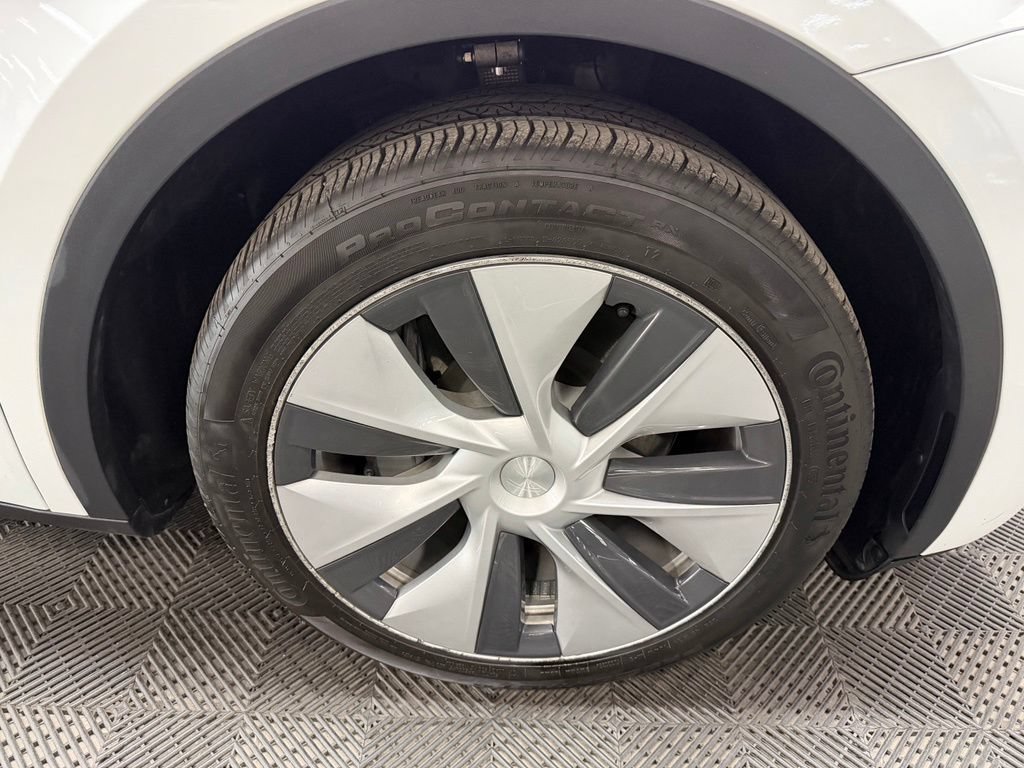 Used 2023 Tesla Model Y Long Range AWD/4WD image 18