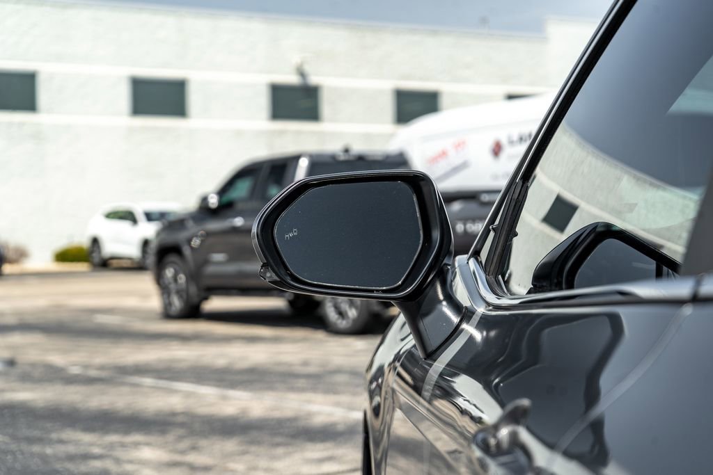 Used 2025 Toyota Camry XLE image 16