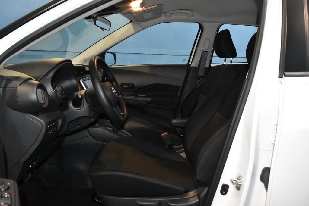 Used 2025 Nissan Kicks Play S FWD image 6
