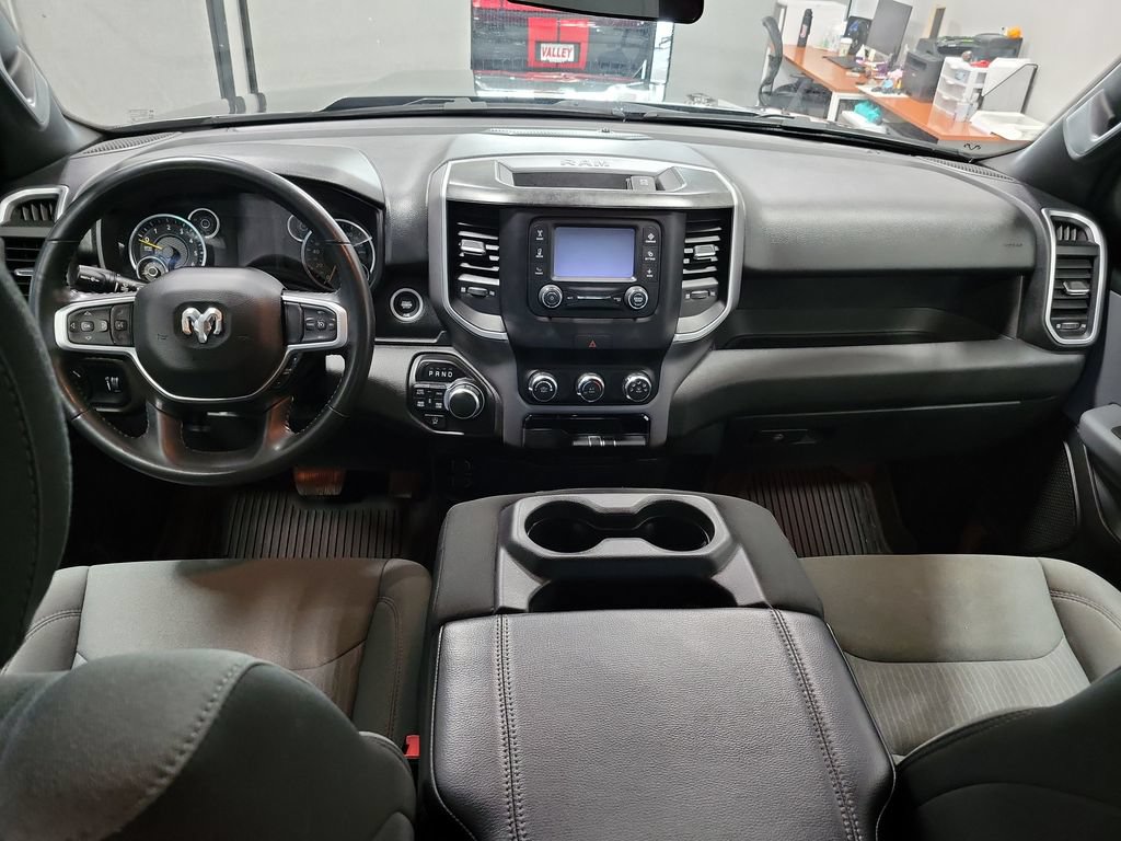Used 2022 RAM 1500 Big Horn AWD/4WD image 3