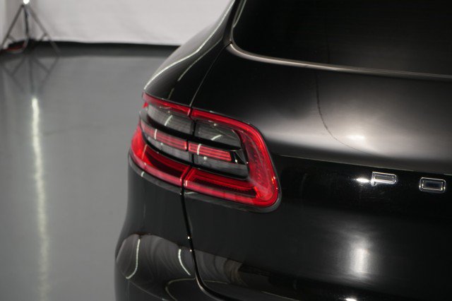 Used 2018 Porsche Macan AWD/4WD image 14