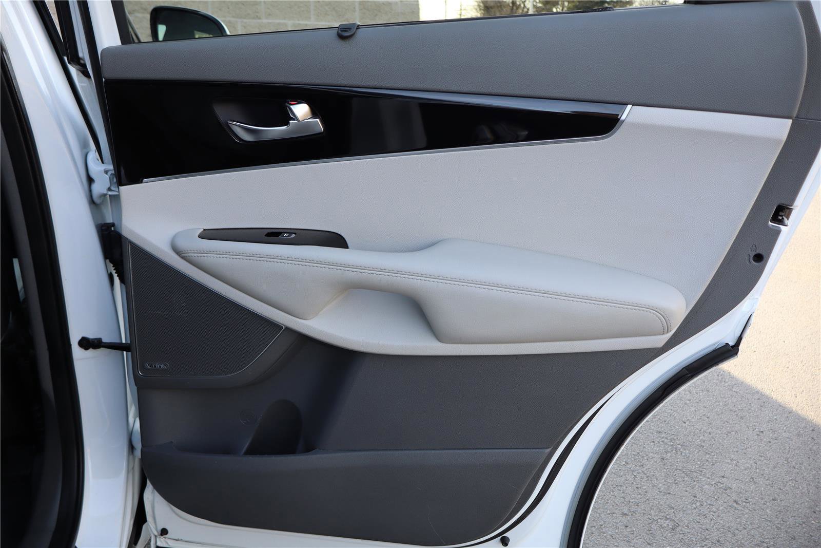 Used 2017 Kia Sorento SX image 29