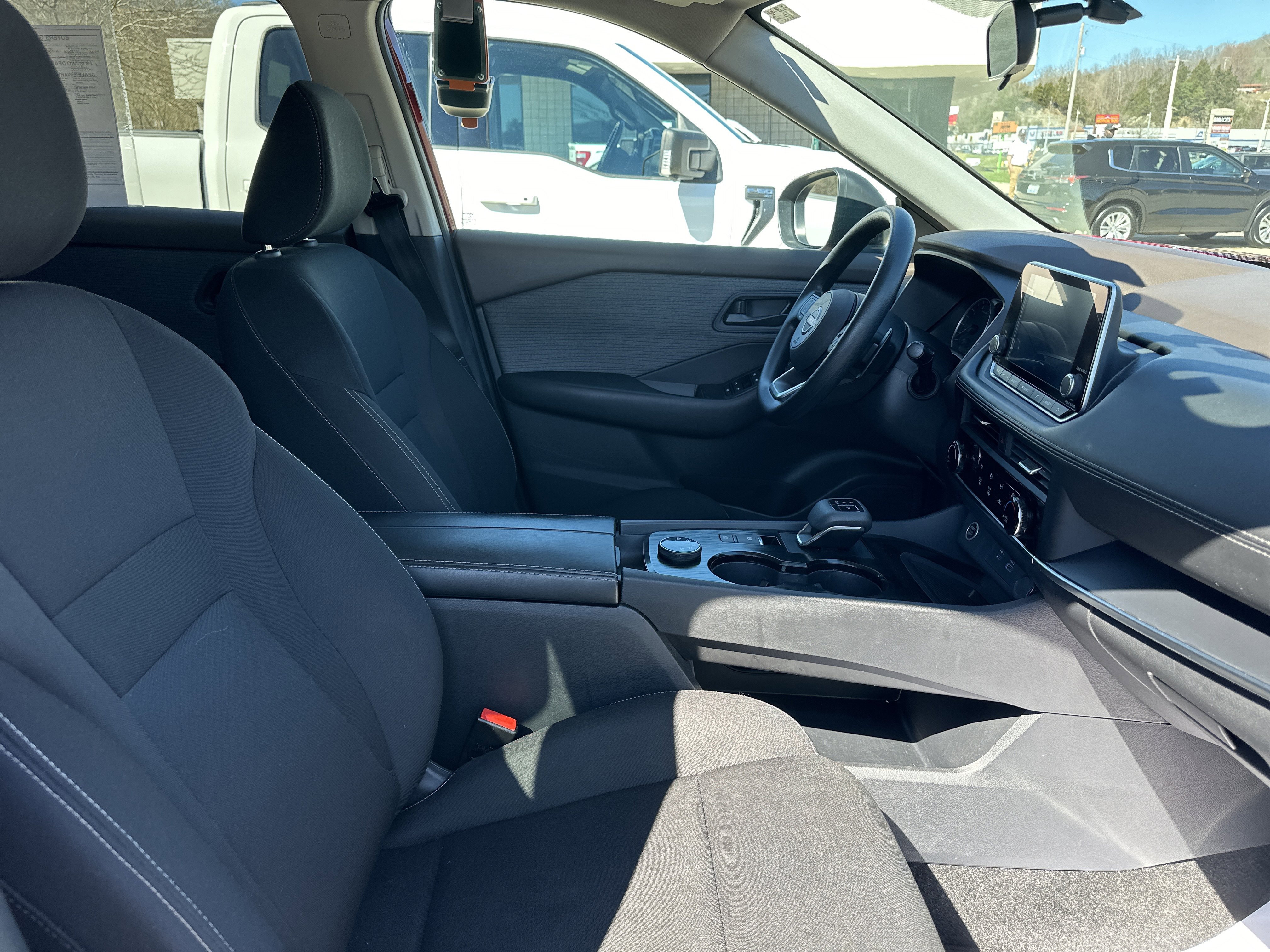 Used 2023 Nissan Rogue S image 38