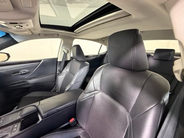 Used 2019 Lexus ES 300h w/ Premium Package FWD image 16