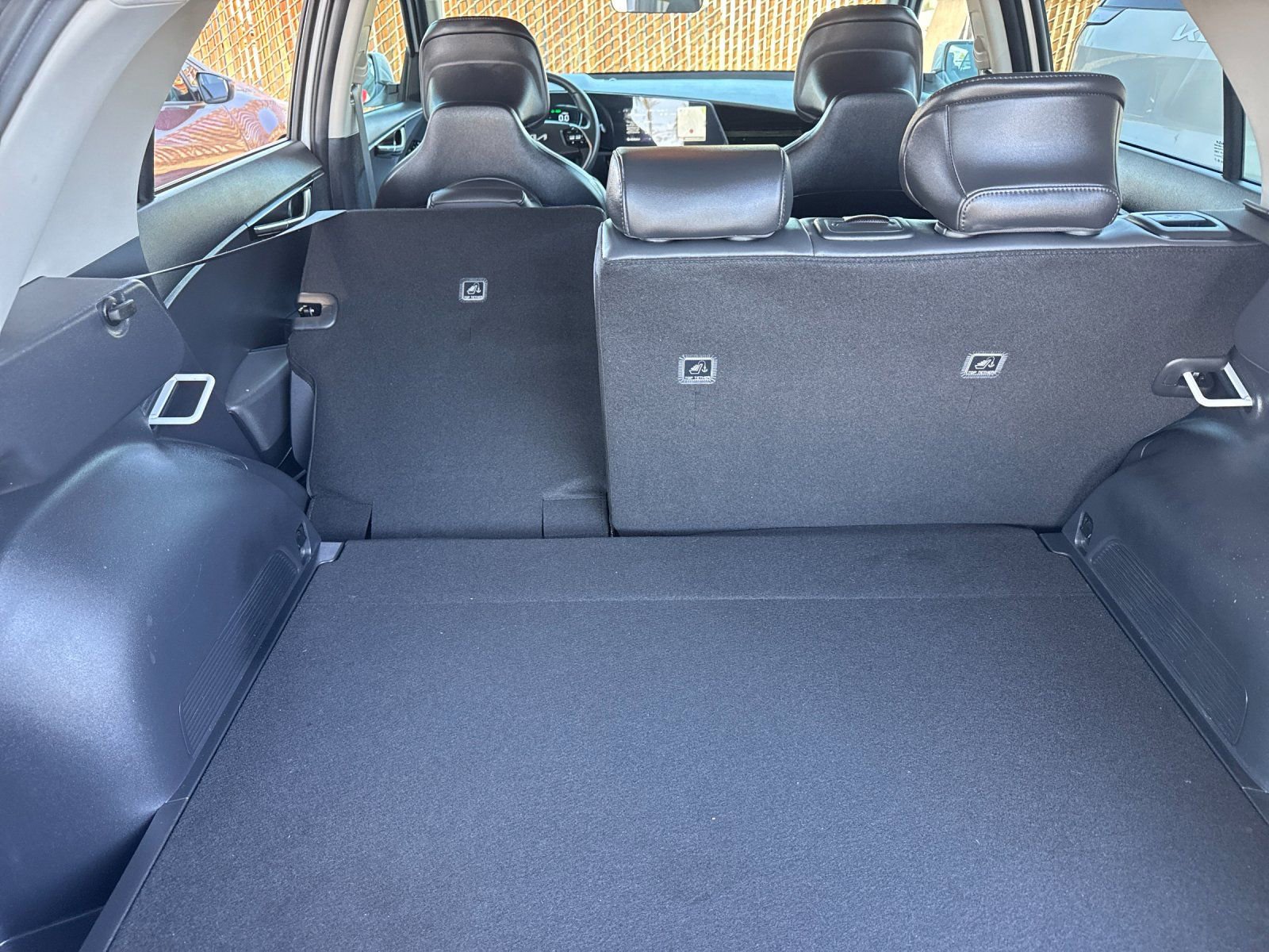 Used 2025 Kia Niro EX image 14