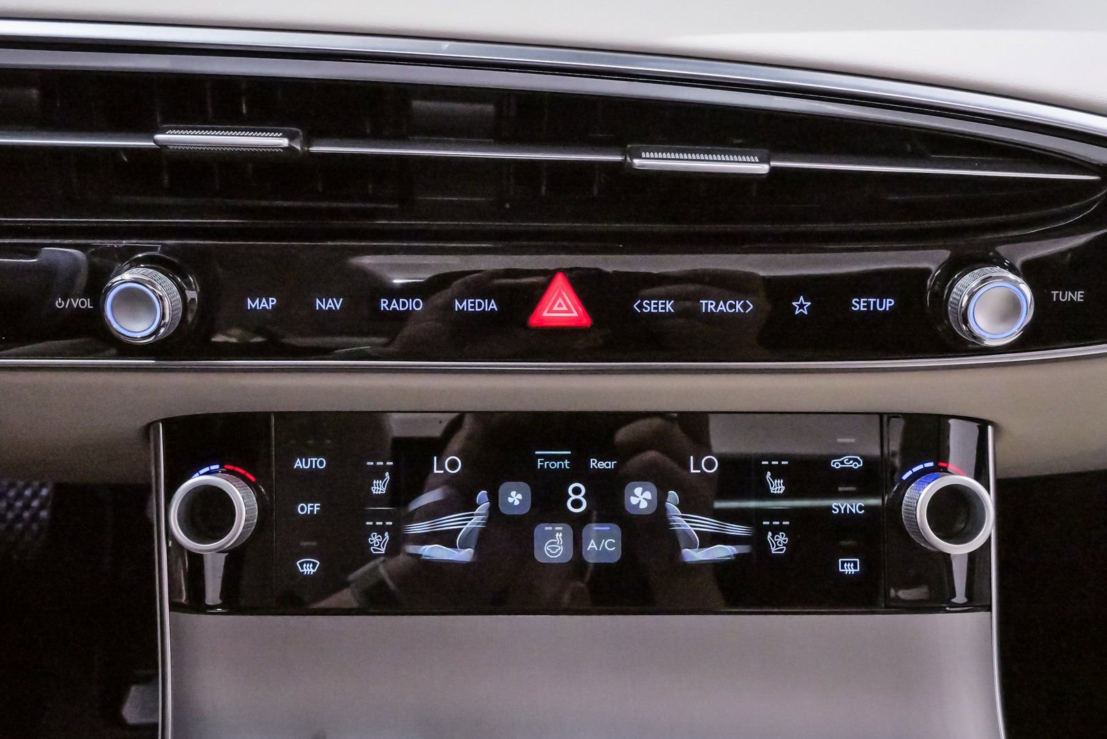 Certified 2026 Genesis GV70 2.5T Advanced image 17