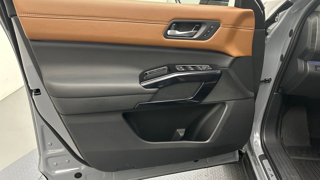 New 2026 Nissan Pathfinder Platinum AWD/4WD image 15