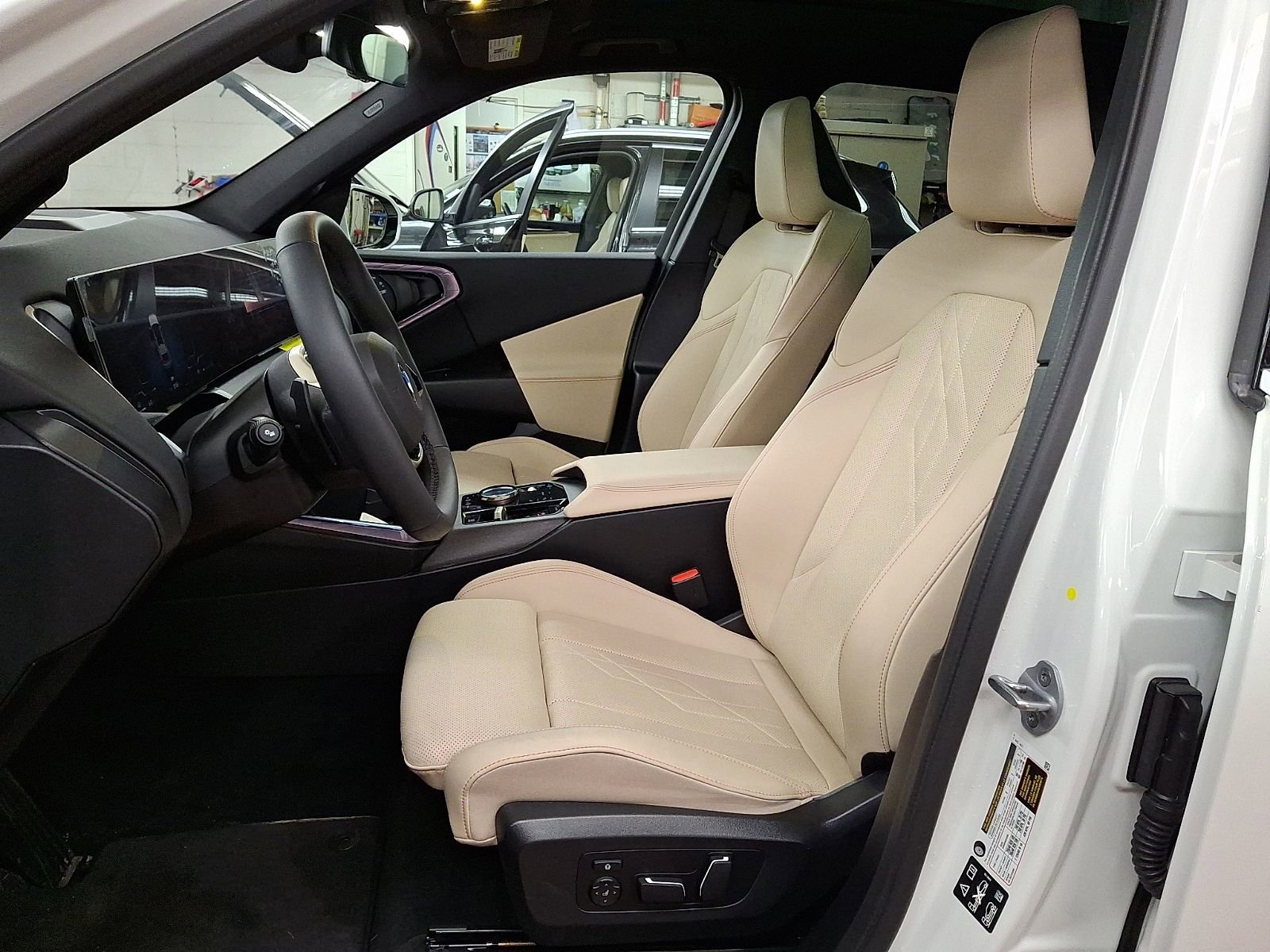 Used 2025 BMW X3 xDrive30i w/ Convenience Package image 9