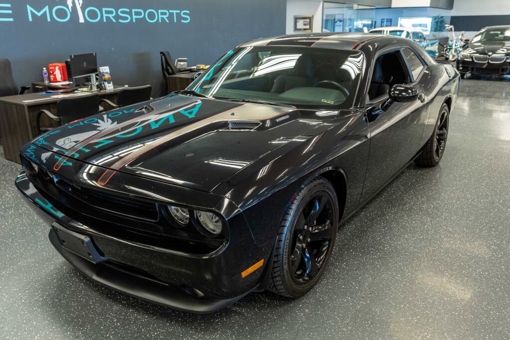 Used 2013 Dodge Challenger R/T w/ Blacktop Pkg image 3