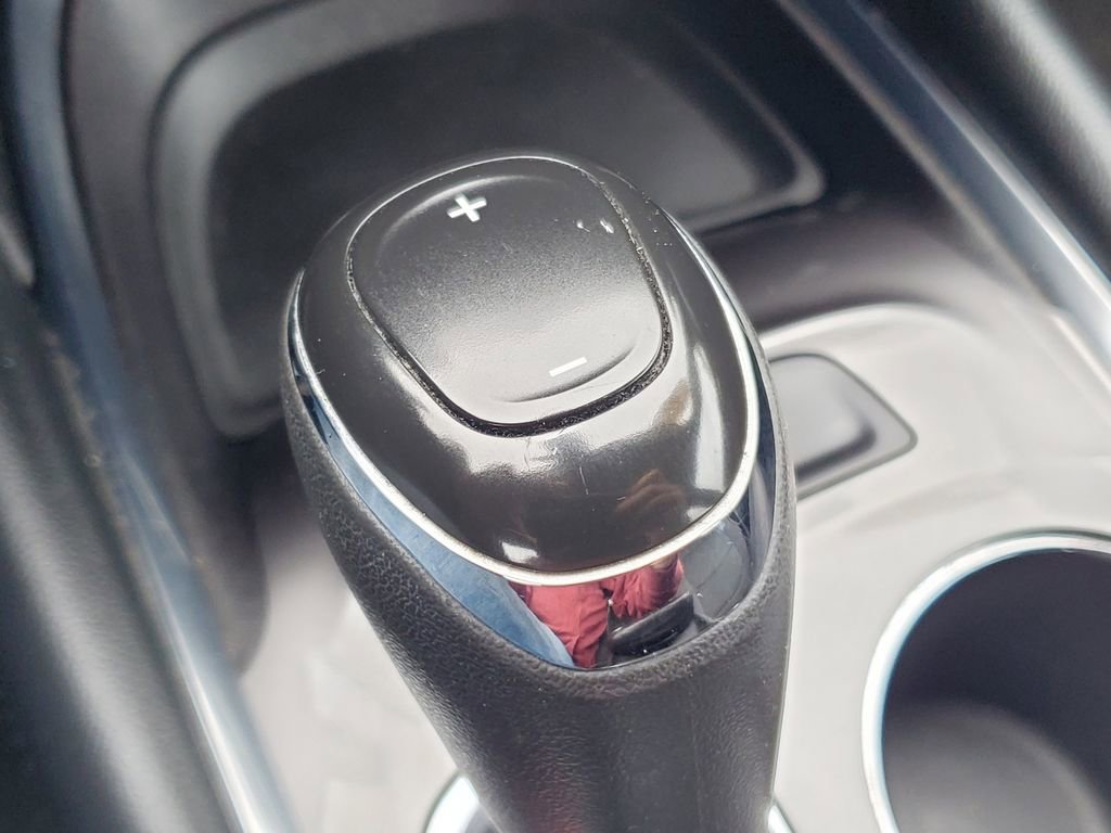Used 2017 Chevrolet Malibu LT FWD image 26