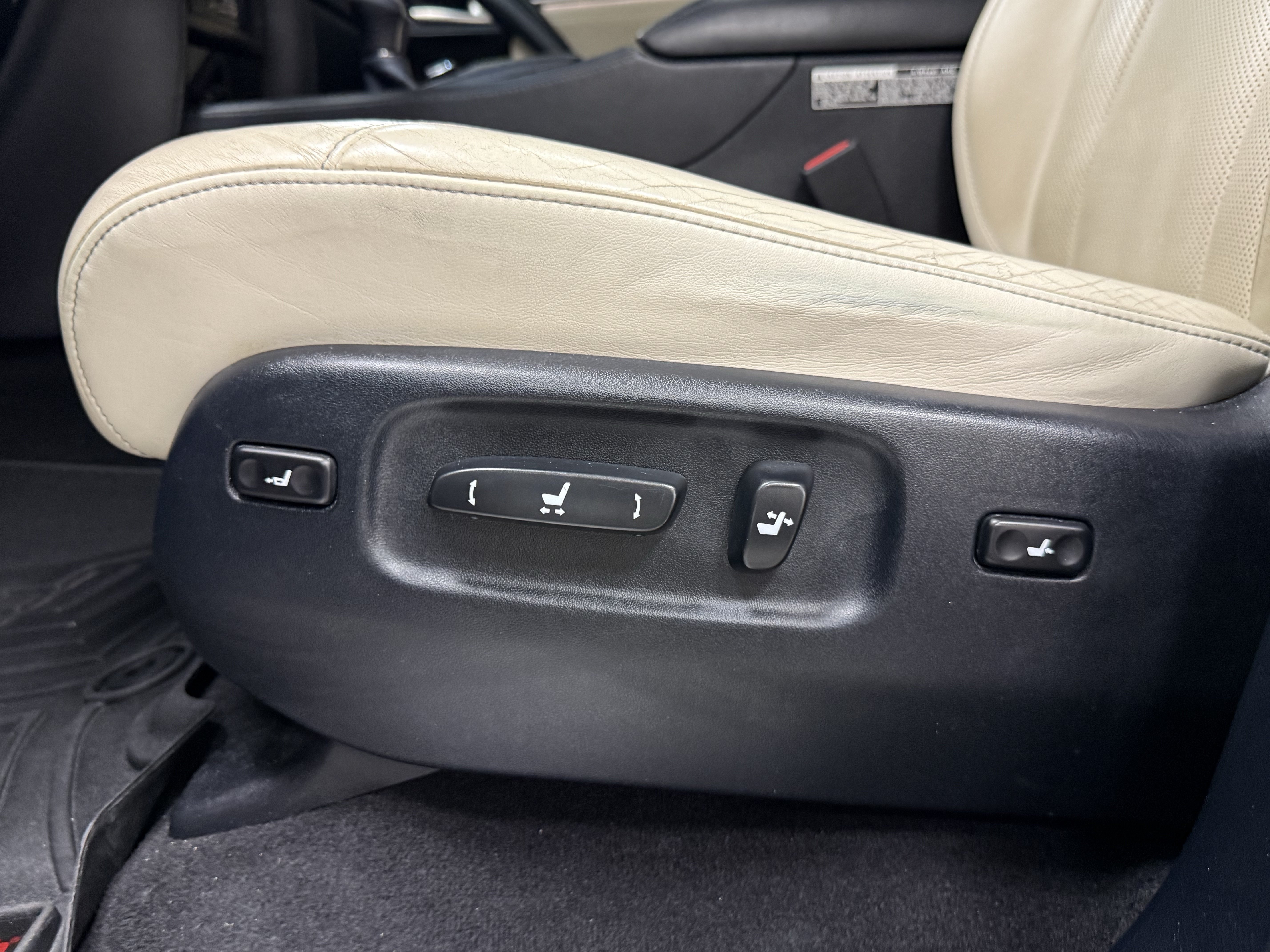 Used 2019 Lexus LX 570 4WD w/ Inspiration Series image 27