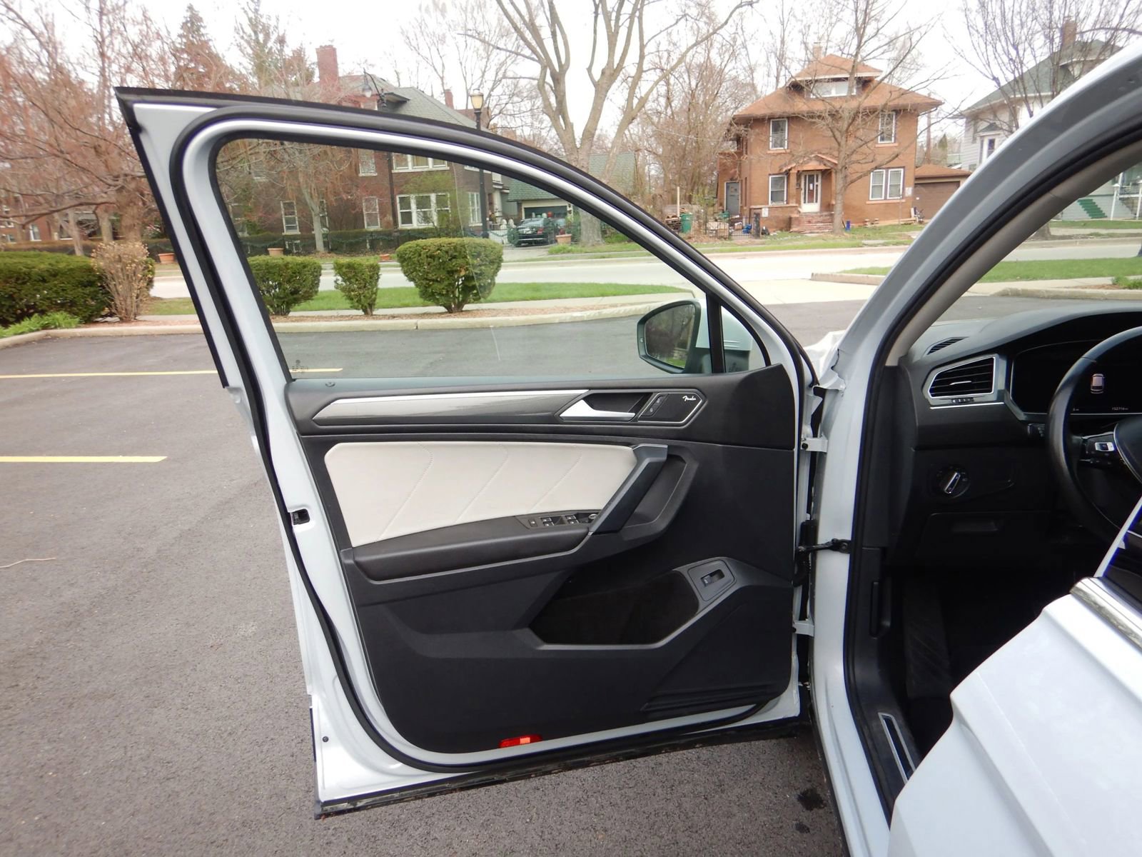 Used 2019 Volkswagen Tiguan SEL Premium AWD/4WD image 10