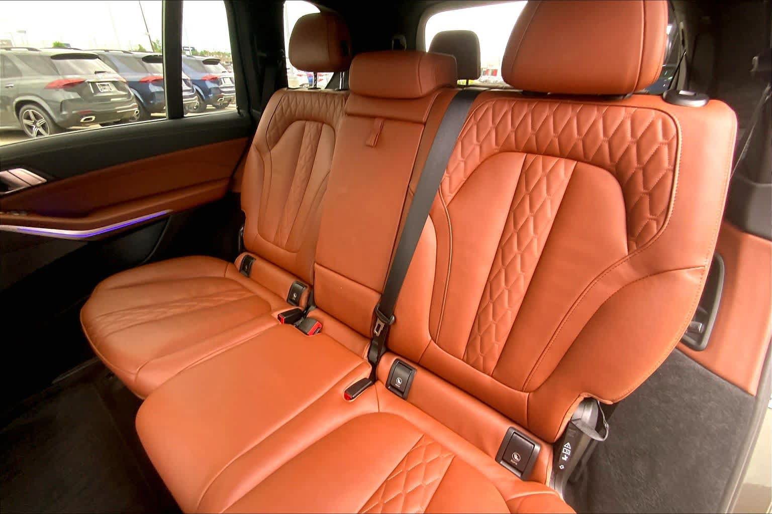 Used 2025 BMW X7 M60i AWD/4WD image 35