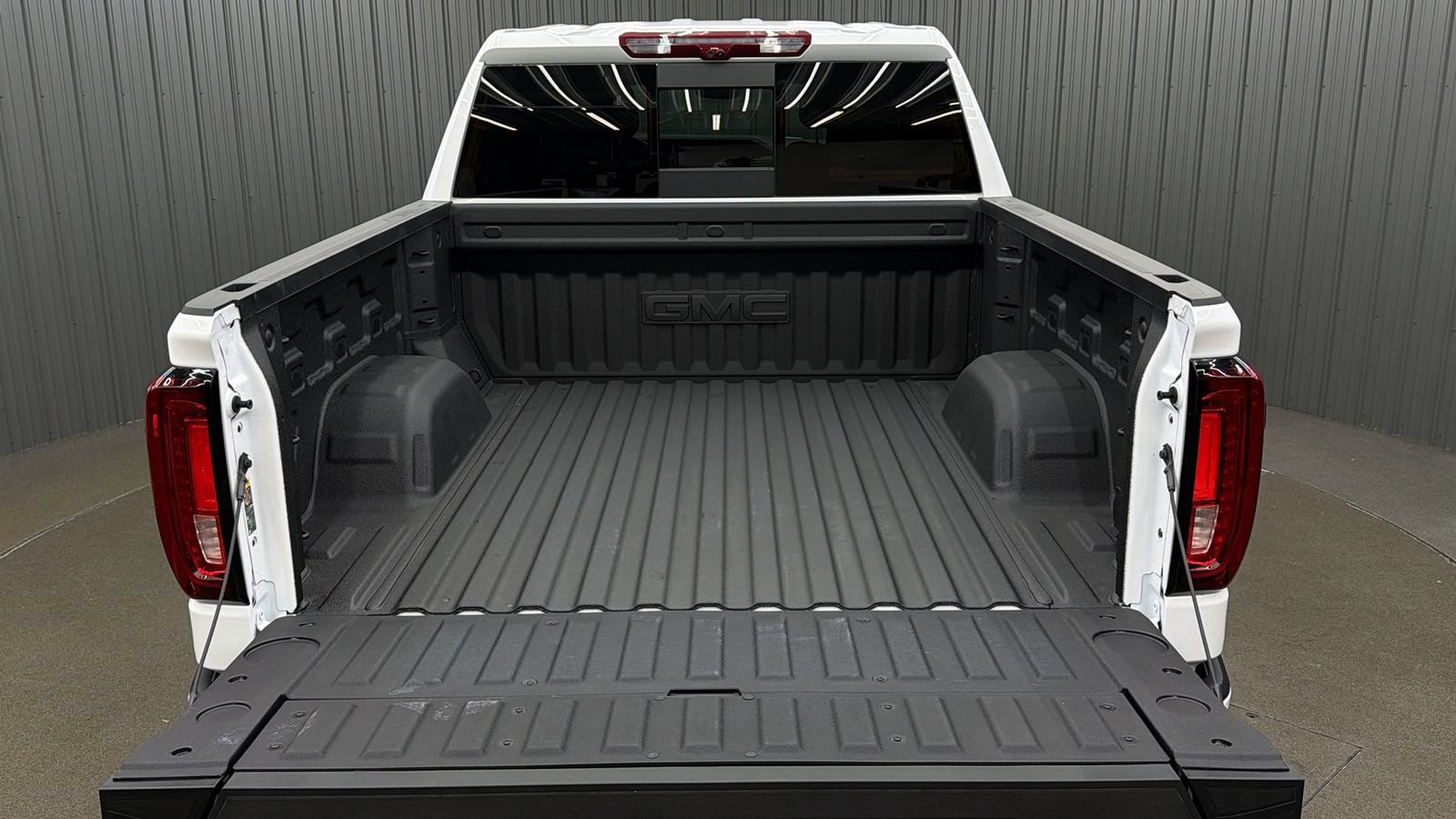 Used 2026 GMC Sierra 1500 AT4 w/ AT4 Premium Package AWD/4WD image 17