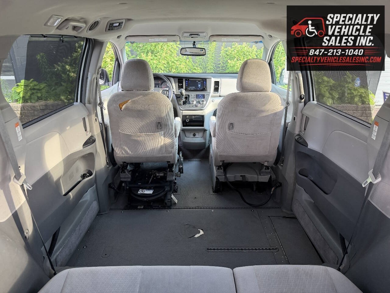 Used 2015 Toyota Sienna LE FWD image 24