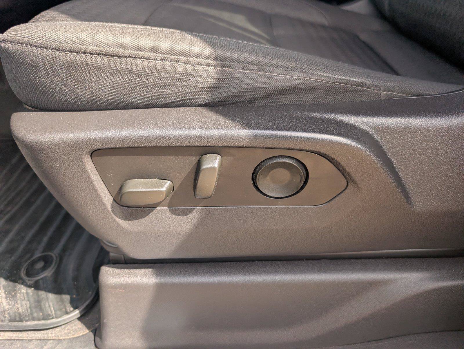 Used 2025 Chevrolet Silverado 1500 LT AWD/4WD image 15