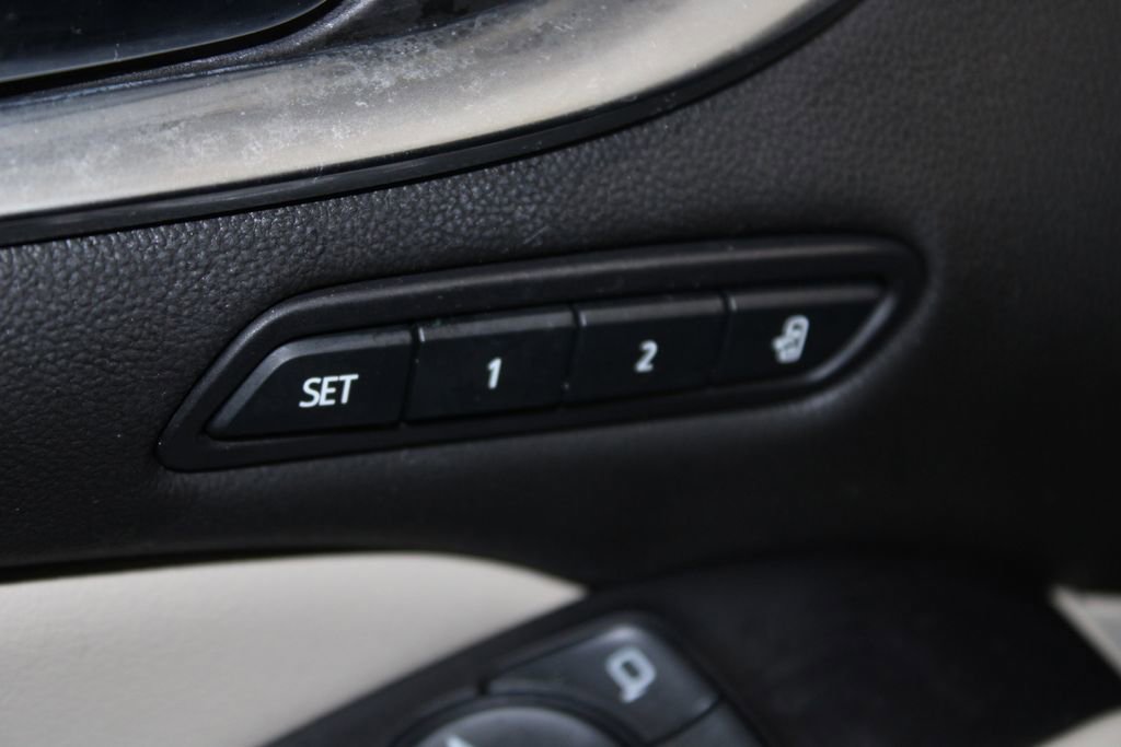 Used 2020 Buick Enclave Premium w/ Sun and Sites Package image 28