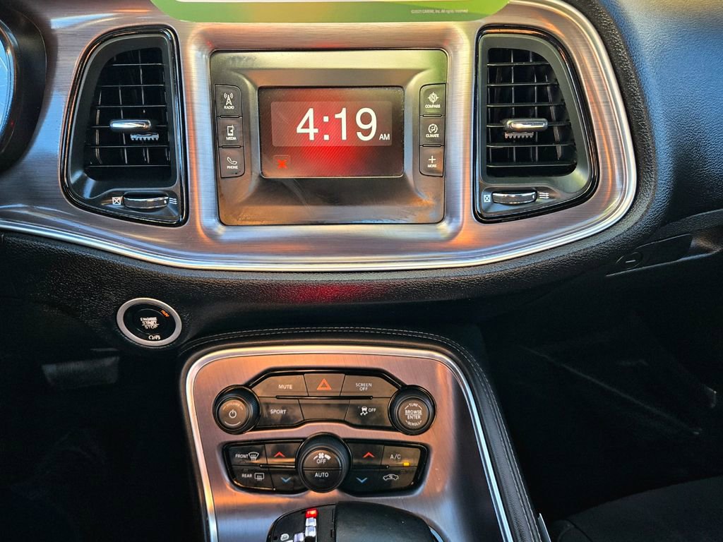 Used 2017 Dodge Challenger SXT image 28