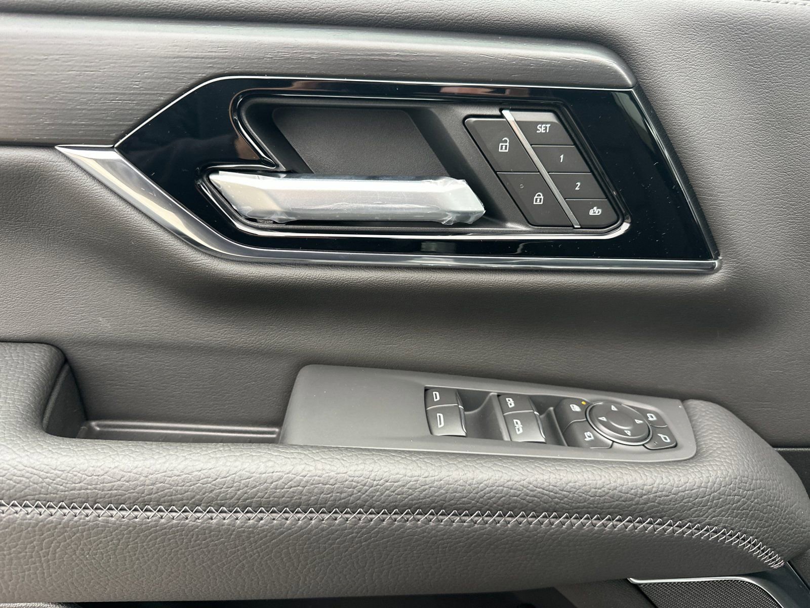 New 2026 GMC Yukon XL Denali w/ Sun & Power Step Package AWD/4WD image 11