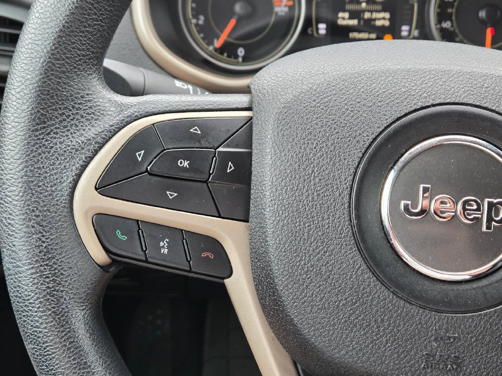 Used 2018 Jeep Cherokee Latitude FWD image 21
