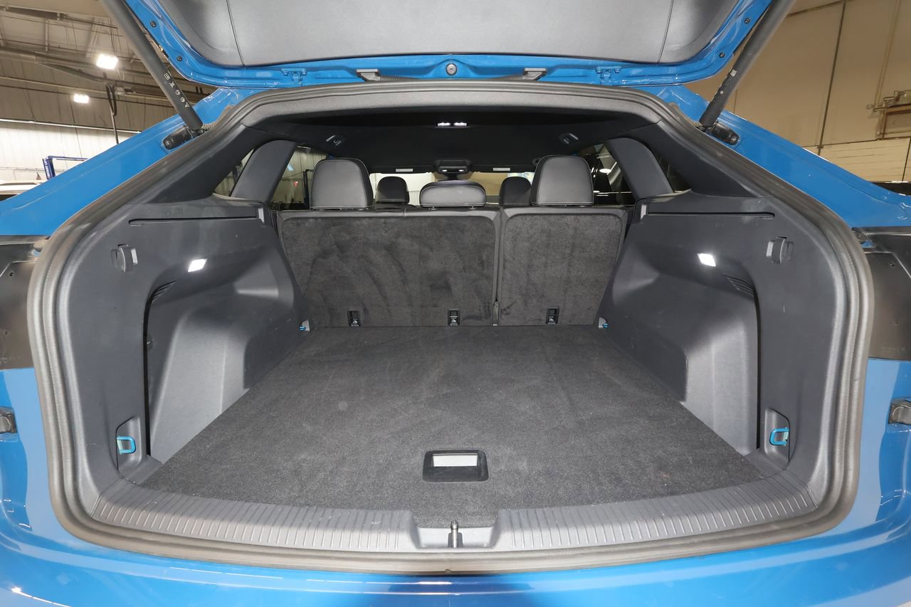 Used 2025 Volkswagen Atlas Cross Sport SE image 23