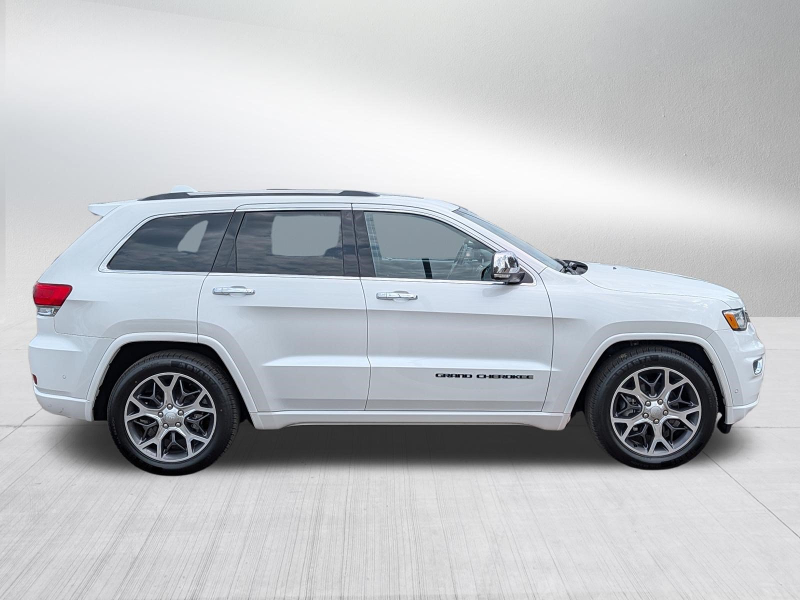 Used 2019 Jeep Grand Cherokee Overland AWD/4WD image 8