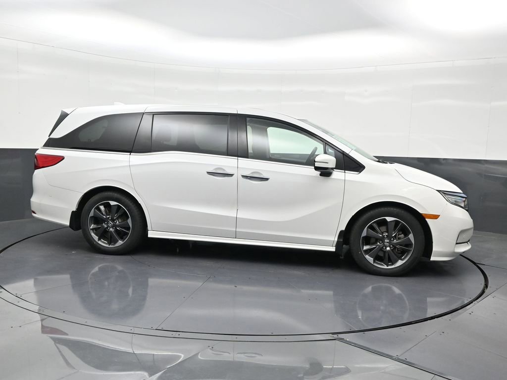 Used 2023 Honda Odyssey Elite image 2