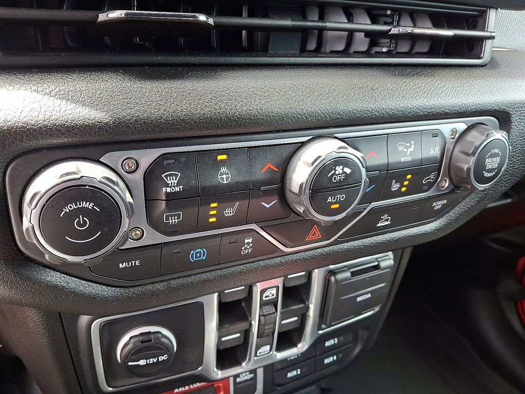 Used 2024 Jeep Wrangler Unlimited AWD/4WD image 16