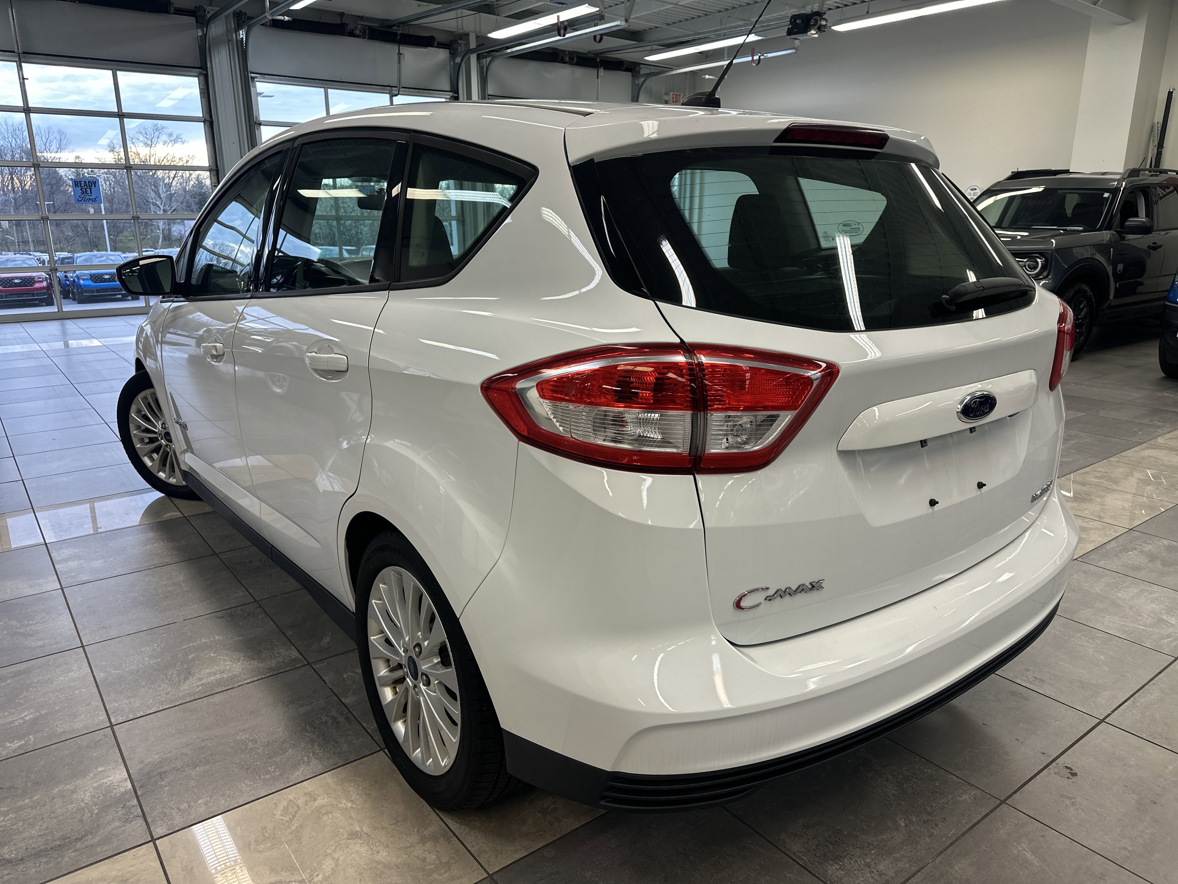 Used 2018 Ford C-MAX SE w/ Cold Weather Package image 11