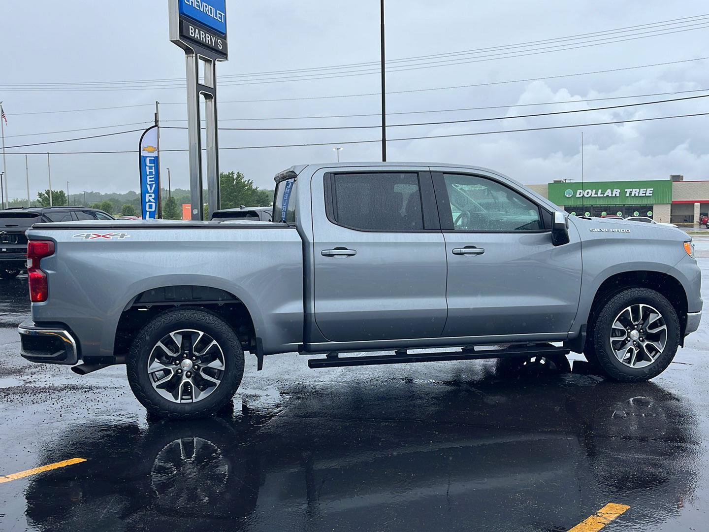 Used 2024 Chevrolet Silverado 1500 LT AWD/4WD image 6