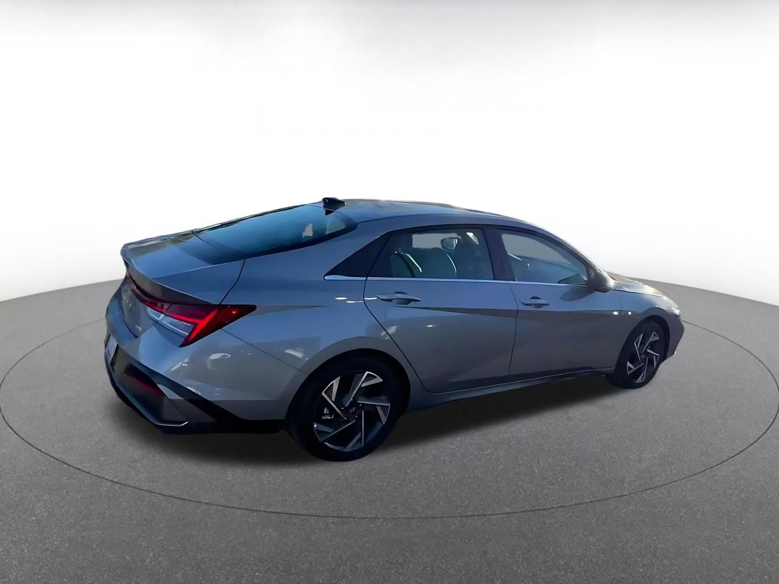 Used 2025 Hyundai Elantra Limited image 15