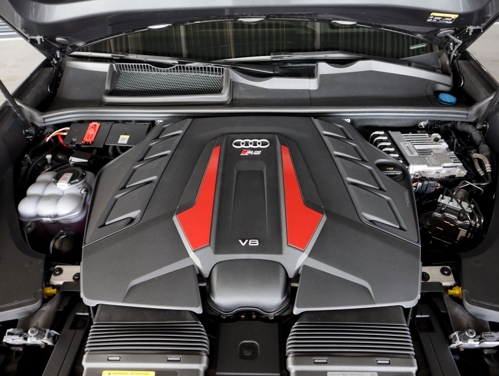 New 2025 Audi RS Q8 performance image 4
