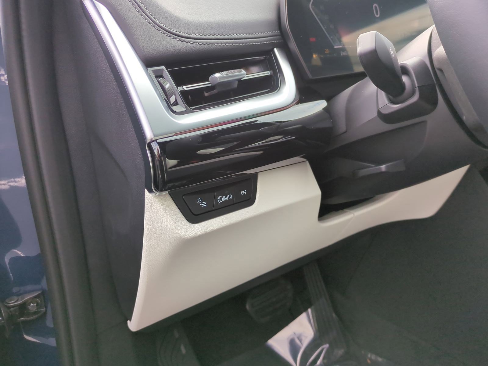 Certified 2026 BMW X1 xDrive28i w/ Convenience Package image 16