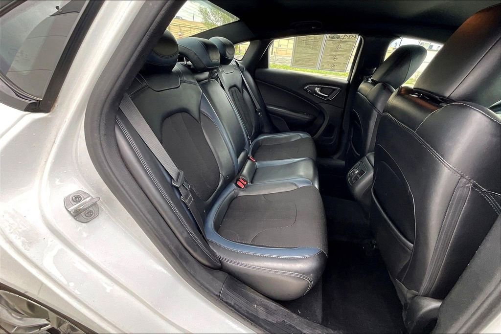 Used 2015 Chrysler 200 S w/ Navigation & Sound Group I image 27