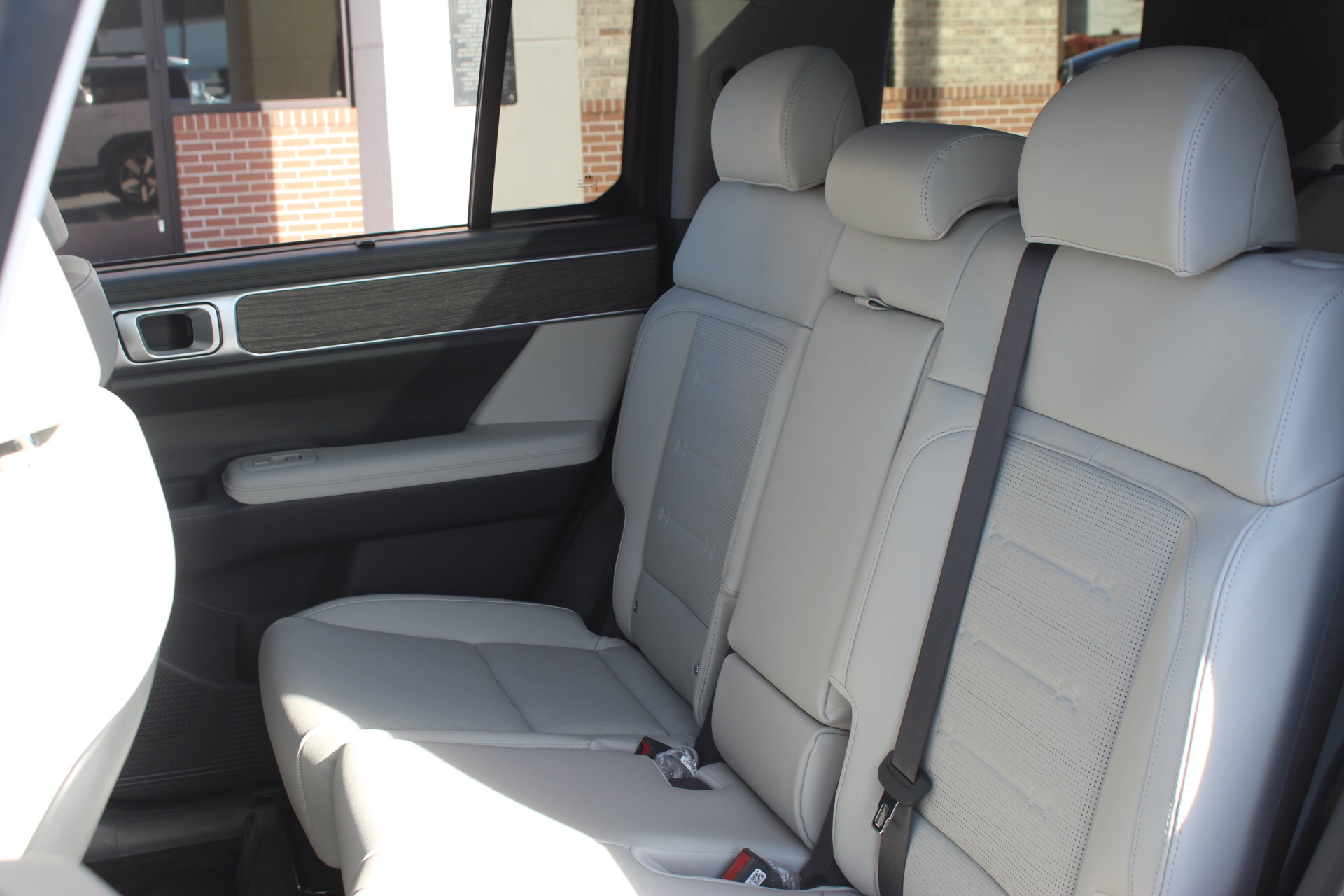 Used 2025 Hyundai Santa Fe Limited image 30