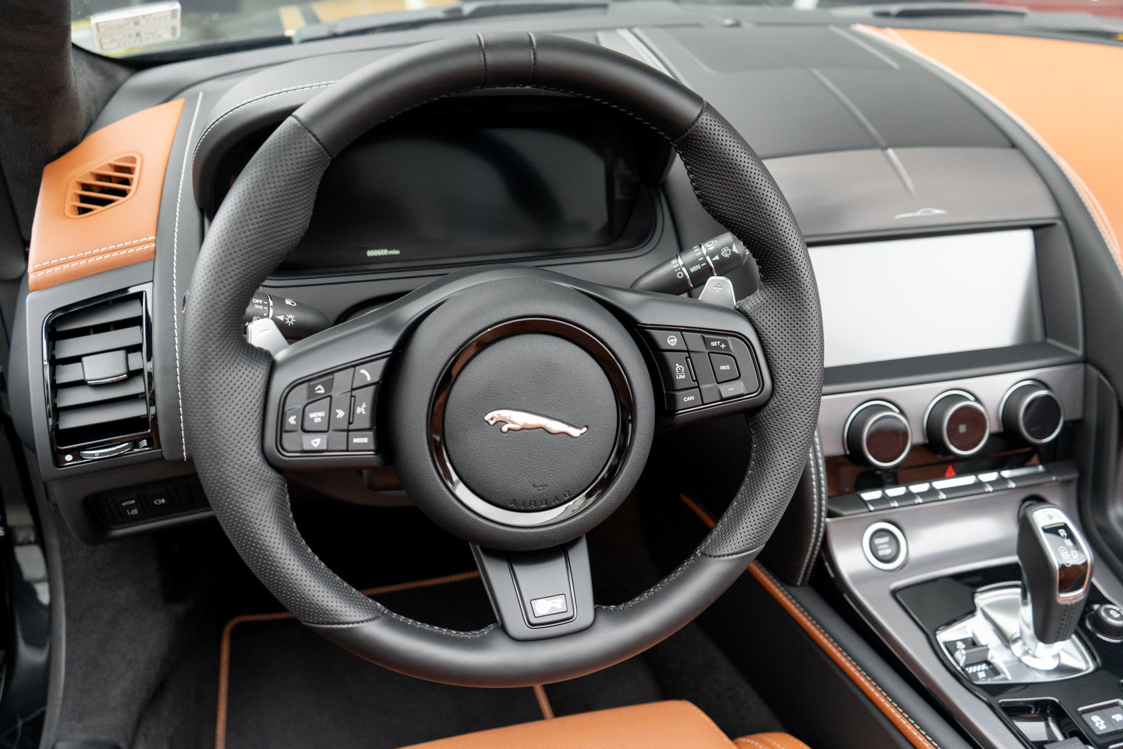 Used 2024 Jaguar F-TYPE R AWD/4WD image 19