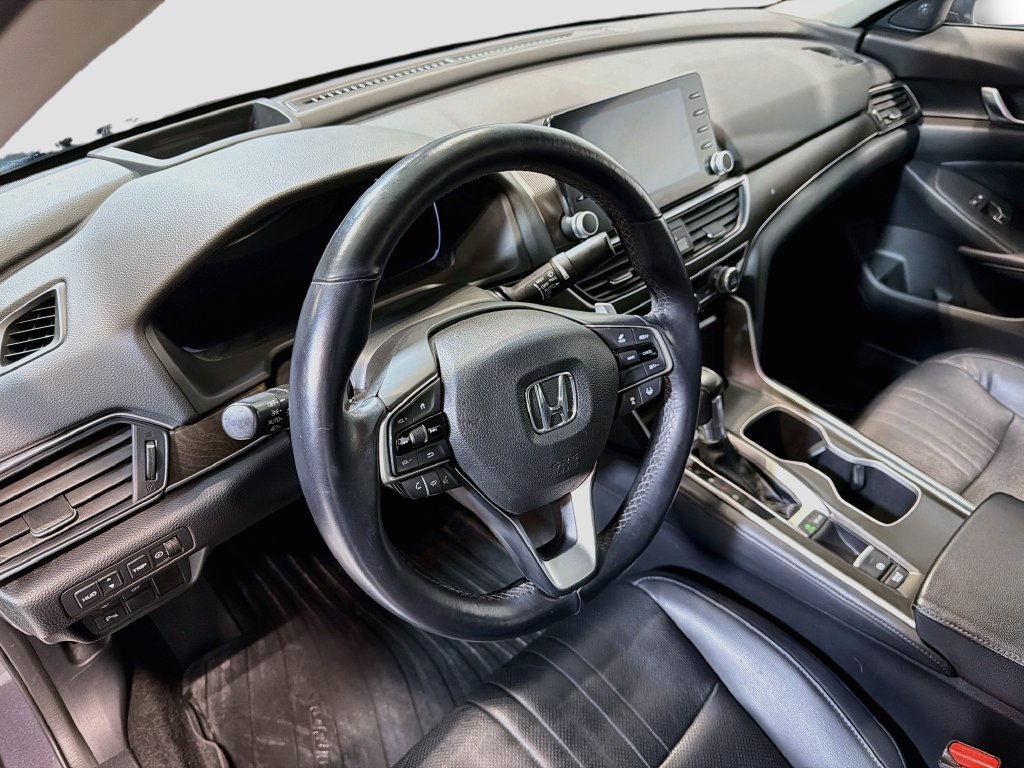 Used 2018 Honda Accord Touring image 11