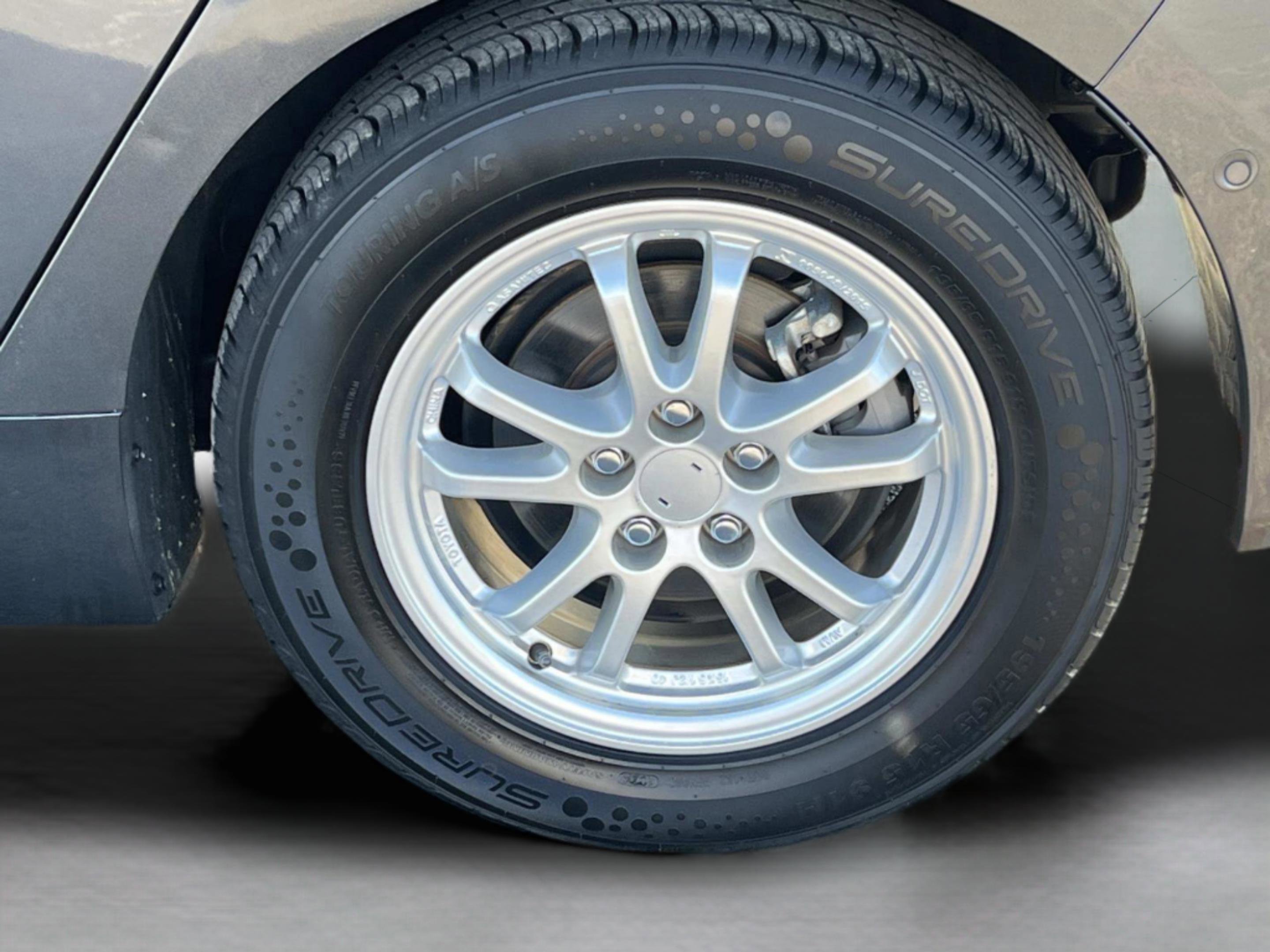 Used 2022 Toyota Prius L Eco image 11