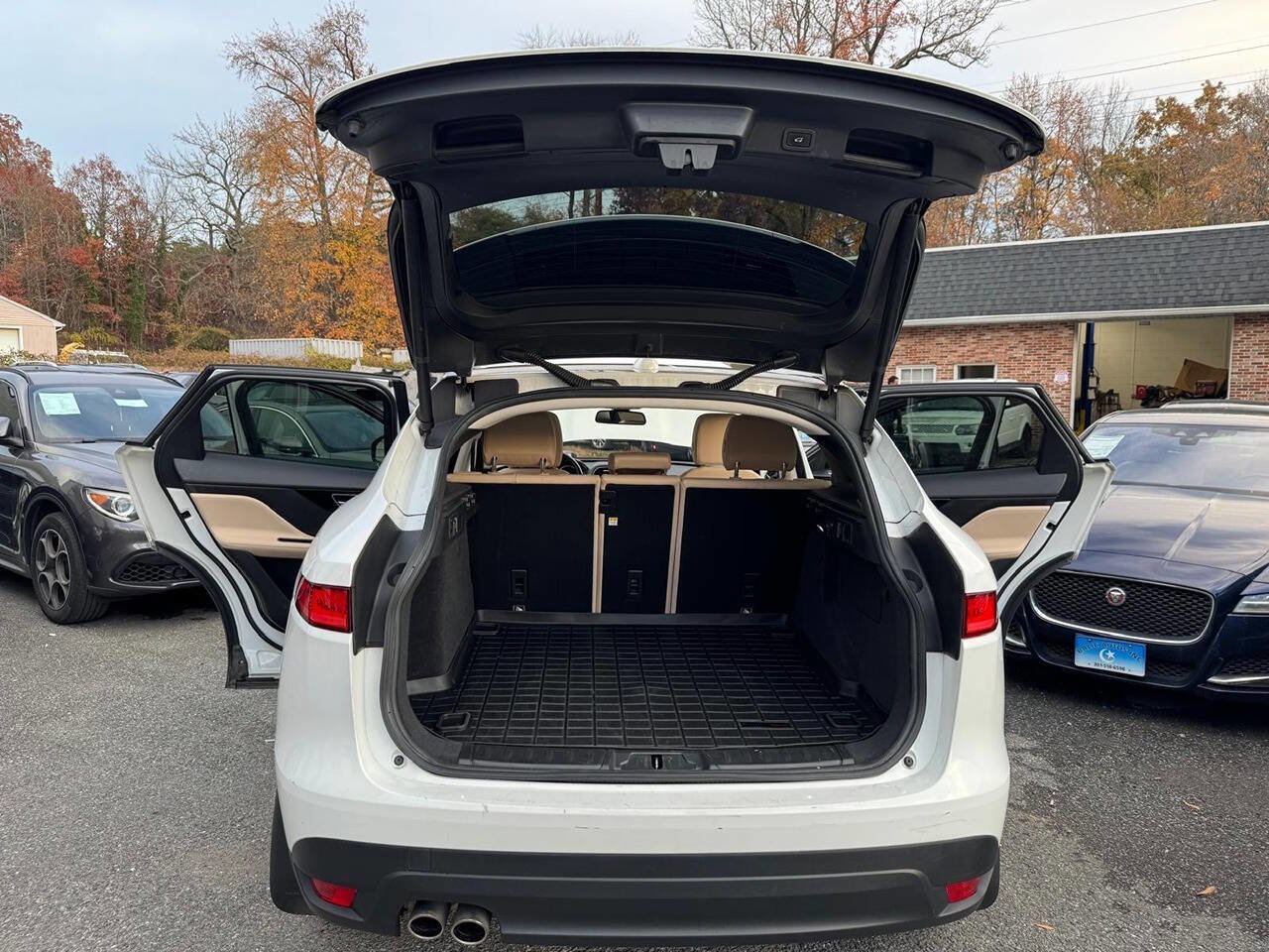 Used 2018 Jaguar F-PACE Premium image 9