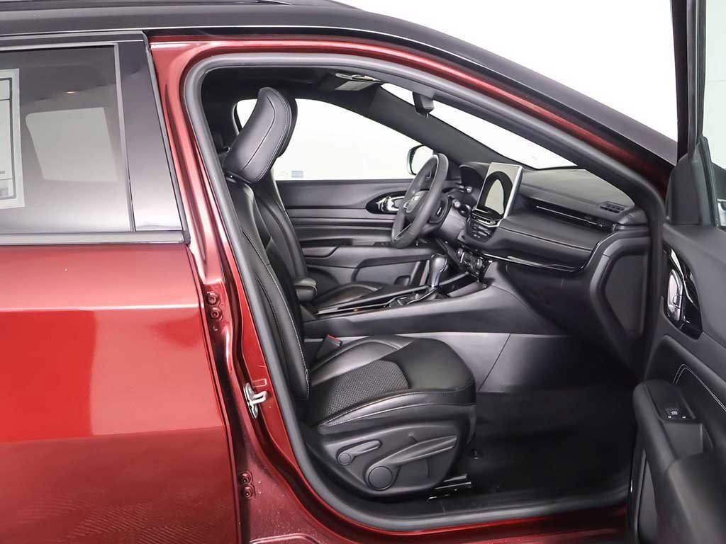 Used 2022 Jeep Compass Altitude w/ Sun and Sound Group image 30