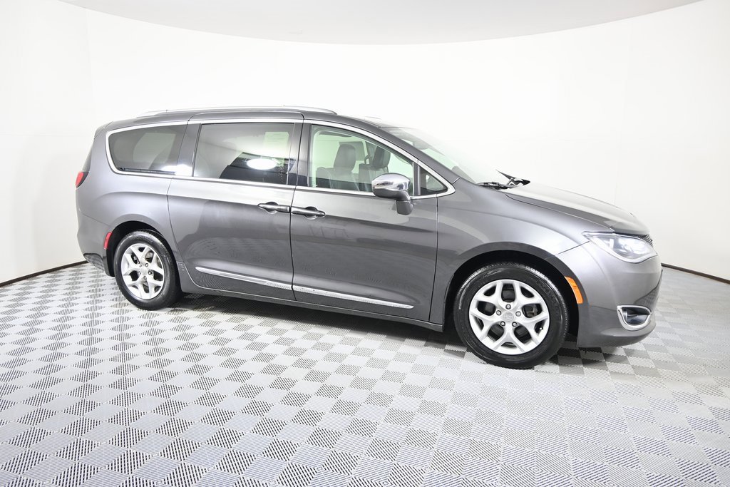 Used 2020 Chrysler Pacifica Limited image 8