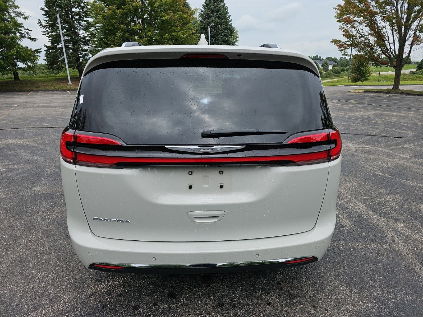 Used 2021 Chrysler Pacifica Touring-L w/ Uconnect Theater Family Group FWD image 5