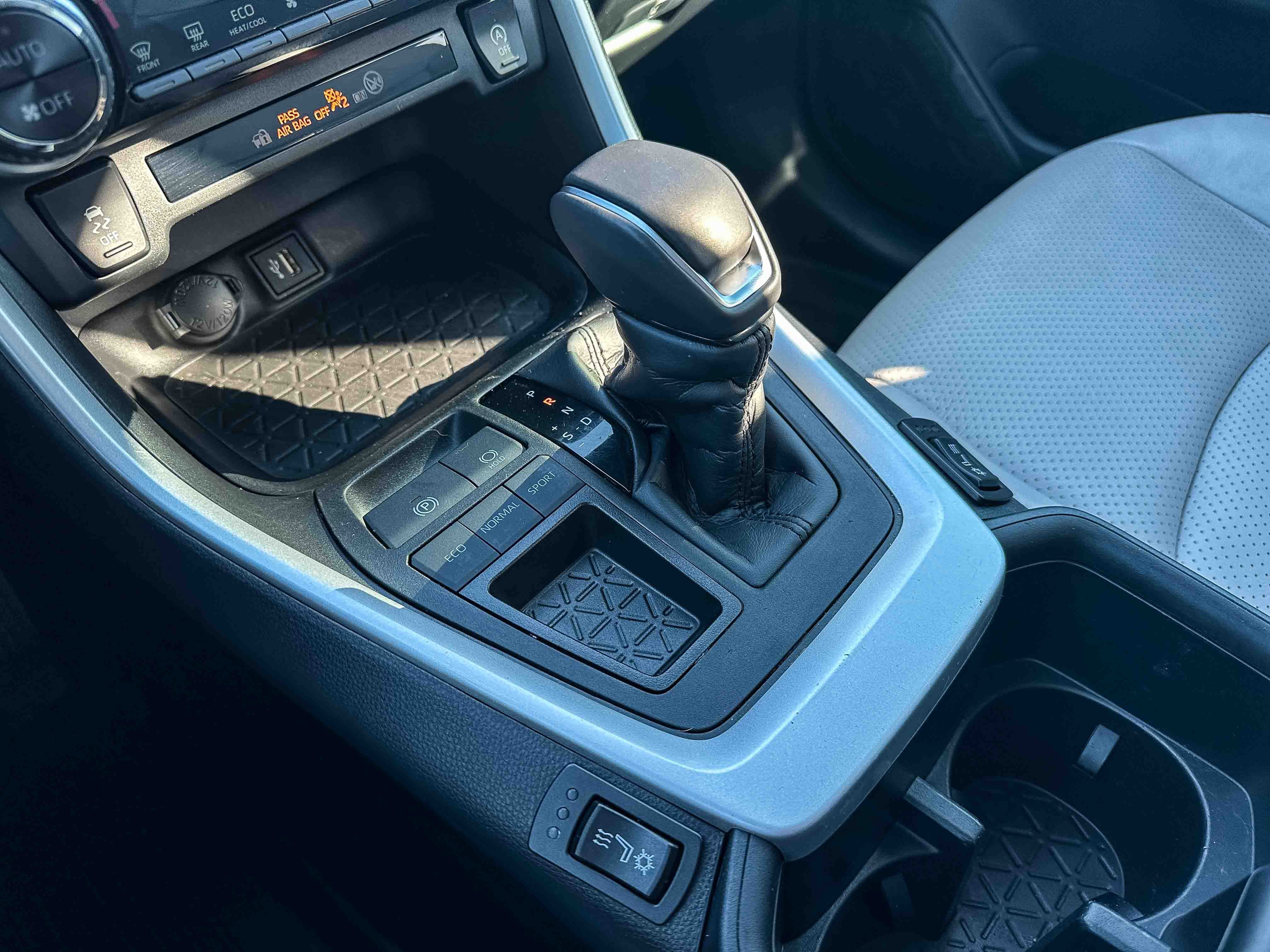 Used 2024 Toyota RAV4 XLE Premium image 34