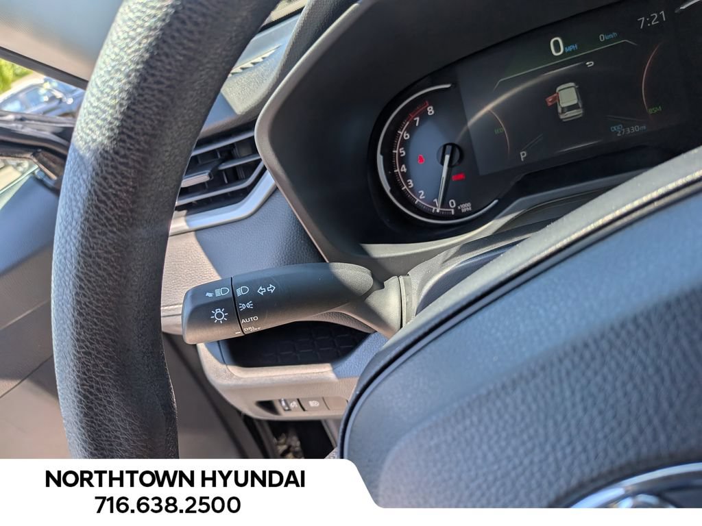 Used 2025 Toyota RAV4 XLE AWD/4WD image 28