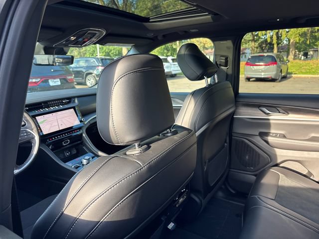 New 2027 Jeep Grand Cherokee Altitude AWD/4WD image 9
