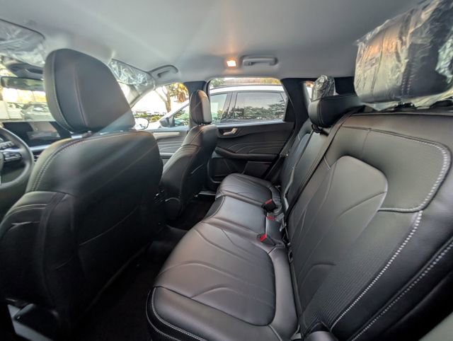 New 2025 Ford Escape SE w/ PHEV Premium Package image 8