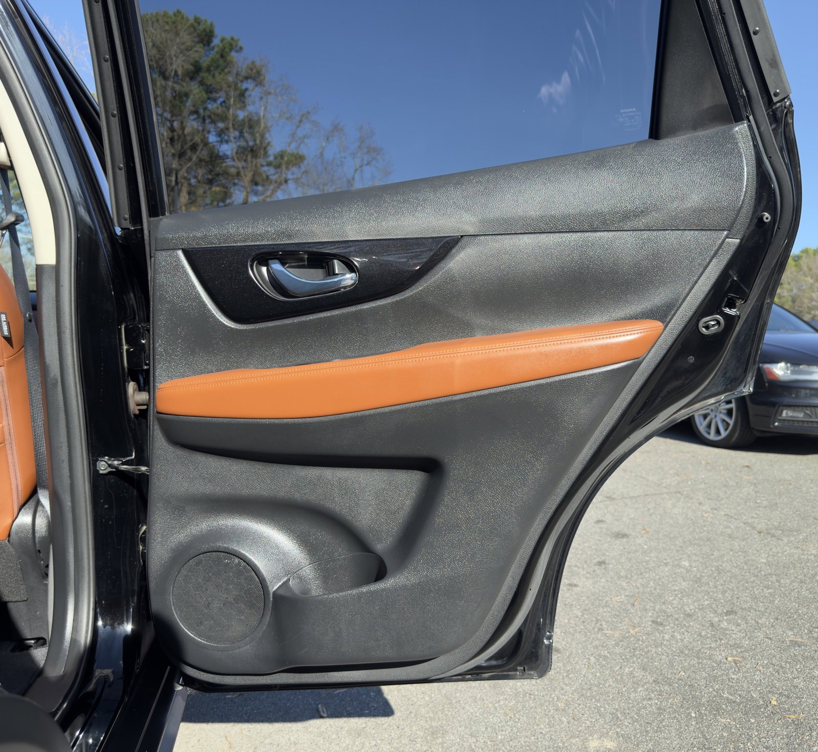 Used 2018 Nissan Rogue SL w/ Premium Package image 22