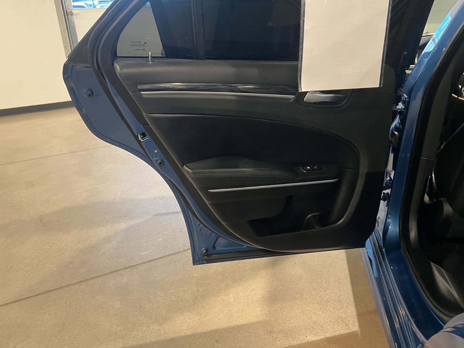 Used 2022 Chrysler 300 Touring L image 30