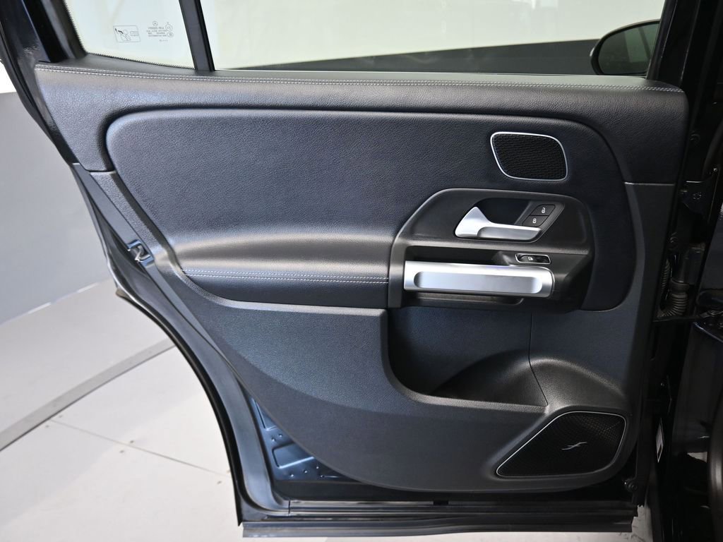 Used 2021 Mercedes-Benz GLB 250 4MATIC w/ Premium Package image 34